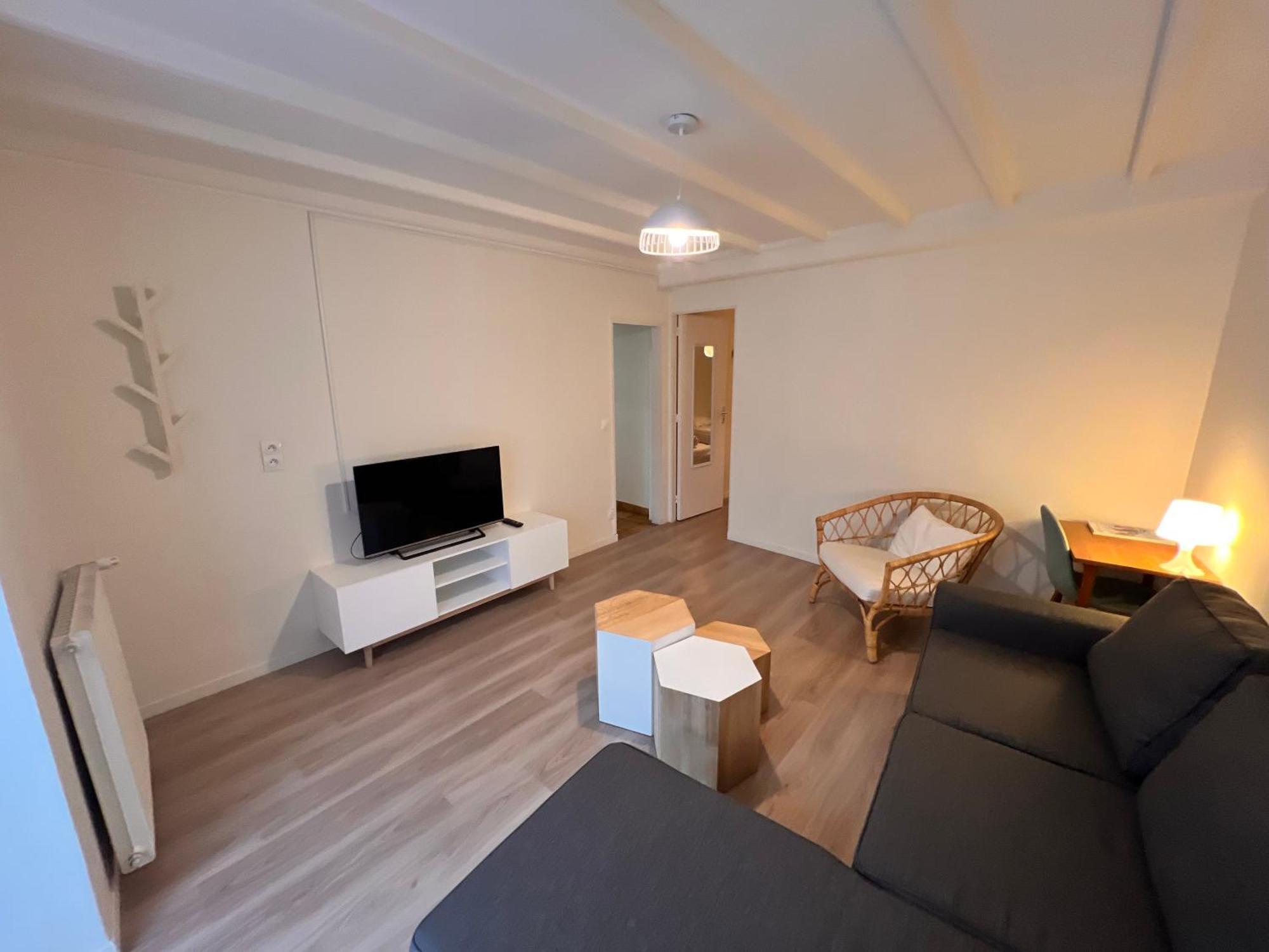 Appartement Rdc 9 Personnes, 2 Chambres, Wifi, Proche Du Centre ラ・ブルブール エクステリア 写真