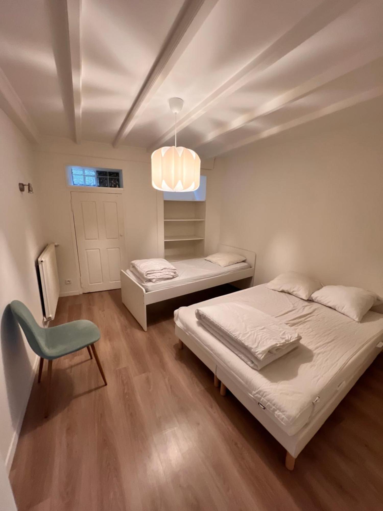 Appartement Rdc 9 Personnes, 2 Chambres, Wifi, Proche Du Centre ラ・ブルブール エクステリア 写真