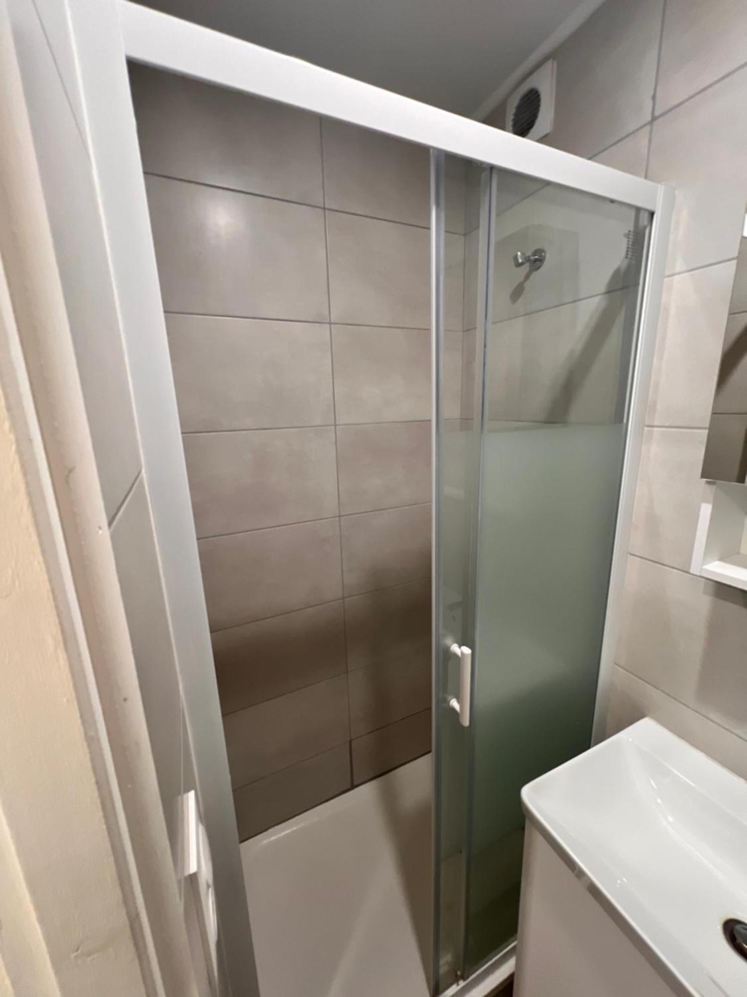 Appartement Rdc 9 Personnes, 2 Chambres, Wifi, Proche Du Centre ラ・ブルブール エクステリア 写真
